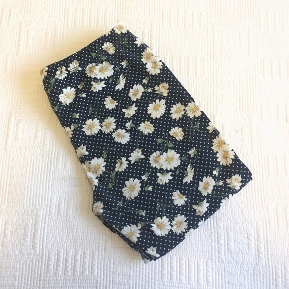 Forever 21 Daisy and Cream Leggings - Picture 10 of 10